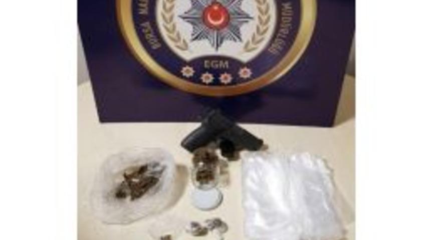 Uyuşturucu Satan 2 Şahıs G&ouml;zaltında