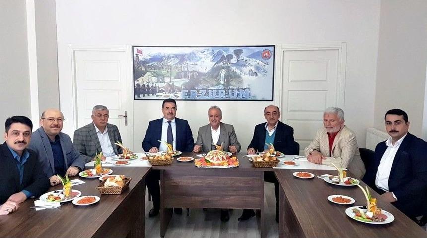 Rekt&ouml;r &Ccedil;omaklı, Erzurum İli Tanıtma Derneğinin Konuğu Oldu
