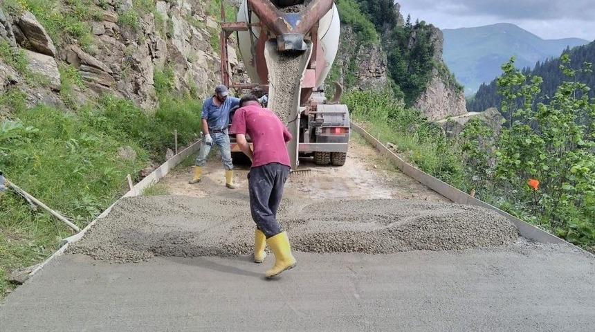 G&uuml;m&uuml;şhane&rsquo;de En Uzak K&ouml;y&uuml;n Yolu Da Betonla Kaplandı