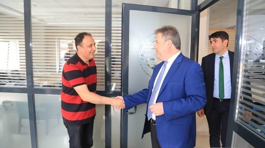 Talas&rsquo;ta Mesai Bayramlaşma İle Başladı