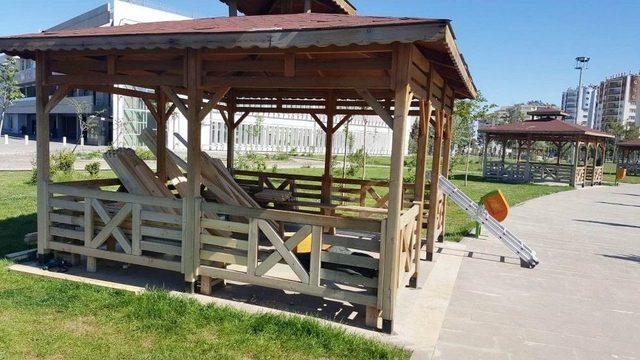 Yenişehir Belediyesi Park Bakım Ve Onarım Çalışmalarına Hız Verdi