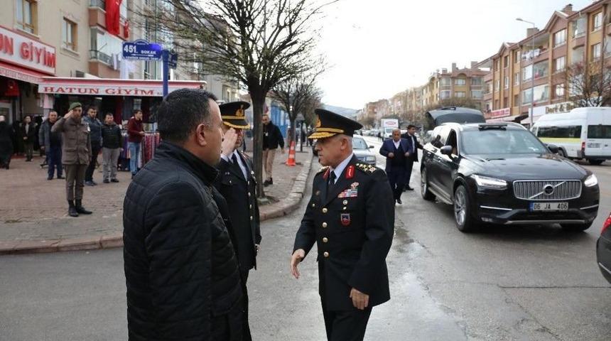 Jandarma Genel Komutanı Orgeneral &Ccedil;etin, Şehit Evini Ziyaret Etti