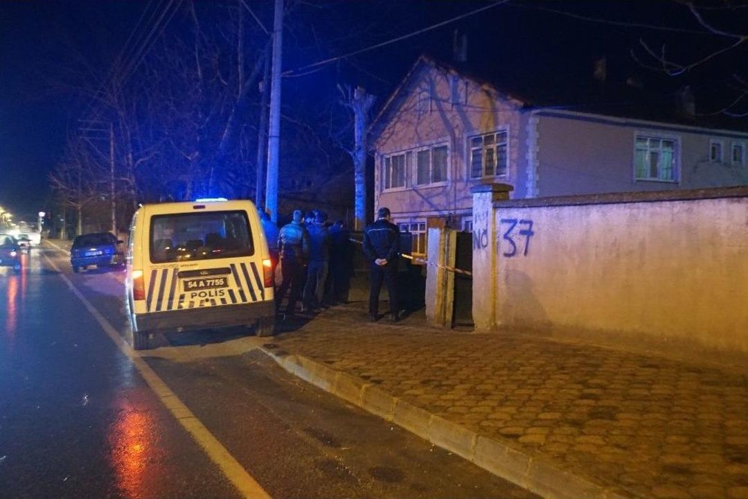 Park Halindeki Otomobile Pompalı T&uuml;fekle Ateş Ettiler