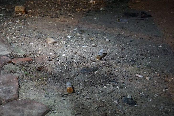 Park Halindeki Otomobile Pompalı Tüfekle Ateş Ettiler G1