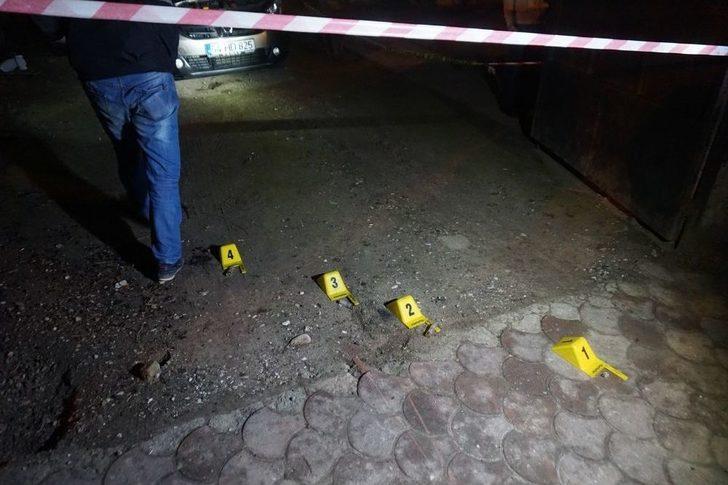 Park Halindeki Otomobile Pompalı Tüfekle Ateş Ettiler G2