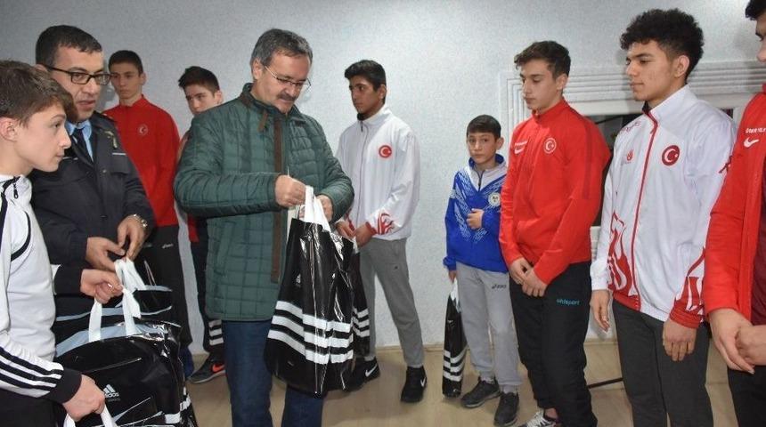 Kızılcahamam’da Güreşin ‘en İyileri’ Ödüllendirildi