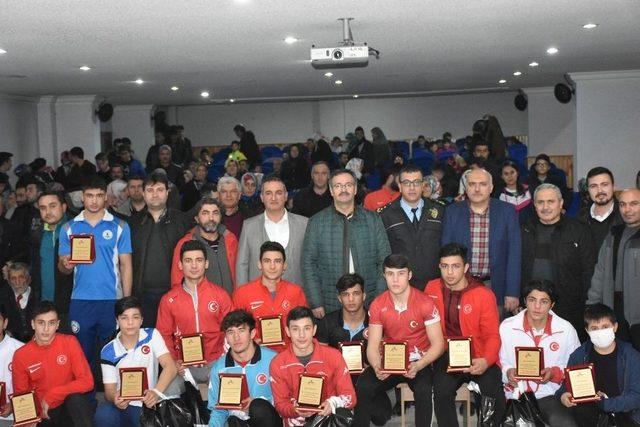 Kızılcahamam’da Güreşin ‘en İyileri’ Ödüllendirildi