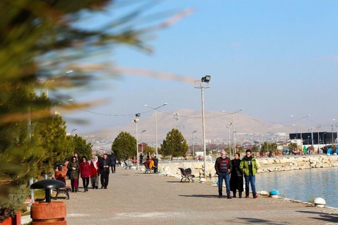 Kış Mevsiminde G&uuml;neş Keyfi