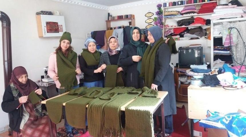 Kadınlardan Mehmet&ccedil;iği Isıtacak Jest