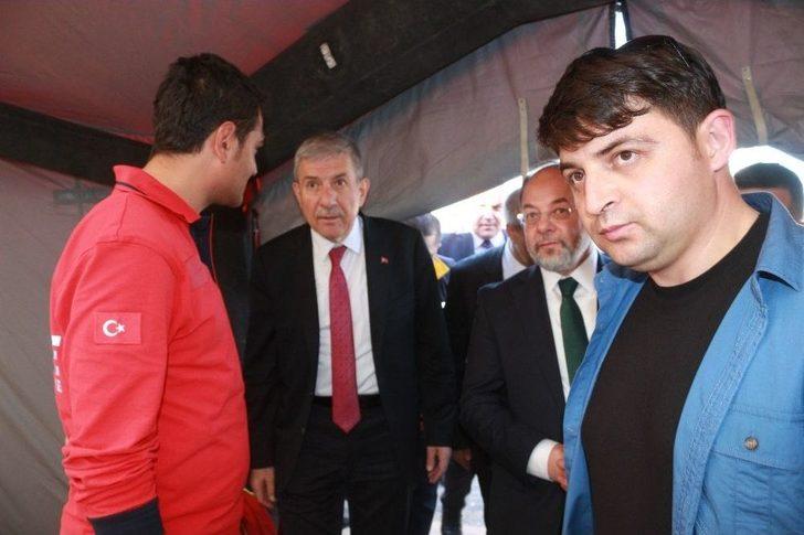 Başbakan Yardımcısı Akdağ Depremzedeleri Ziyaret Etti G4