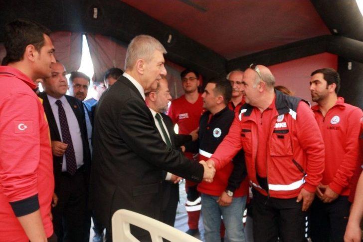 Başbakan Yardımcısı Akdağ Depremzedeleri Ziyaret Etti G5