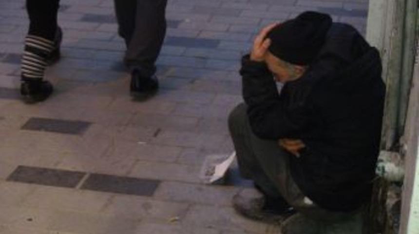 (özel Haber) Taksim’de “ağlayan Dilenci” Zabıtalar Tarafından Yakalandı