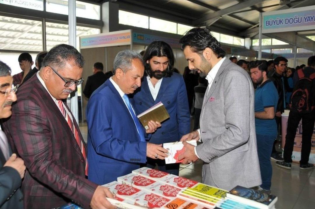 Akşehir 4. Kitap Fuarı A&ccedil;ıldı