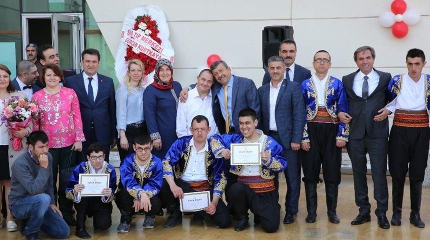 Engellerini Sanat İle Kaldırdılar