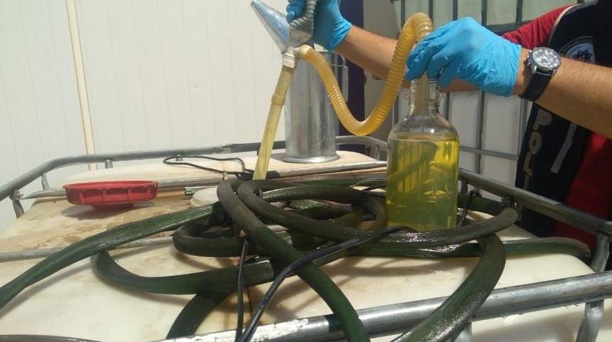 112&rsquo;ye Yapılan İhbarlarla Polis 3 Bin 500 Litre Ka&ccedil;ak Akaryakıt Ele Ge&ccedil;irdi