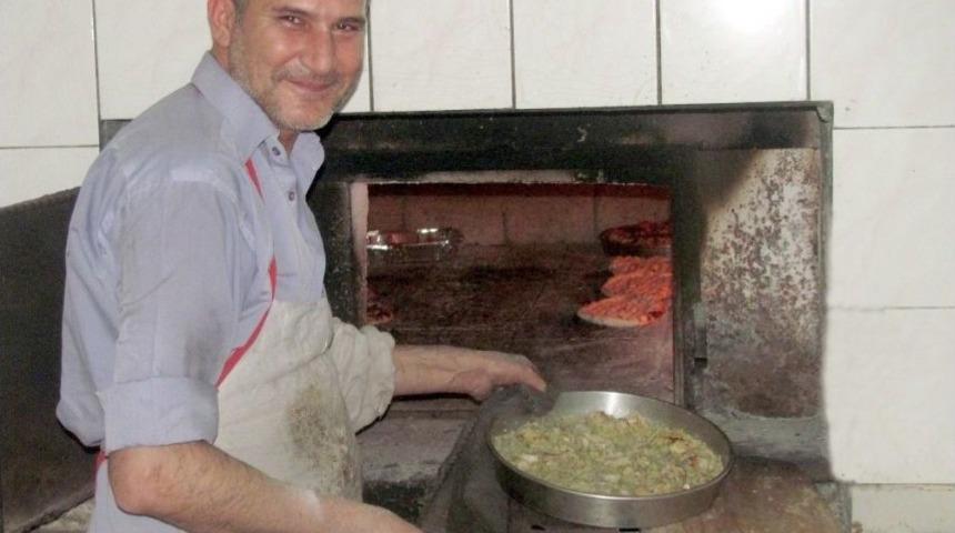 Pide Fırınlarında Tepside Firik Pilavı Pişirme D&ouml;nemi