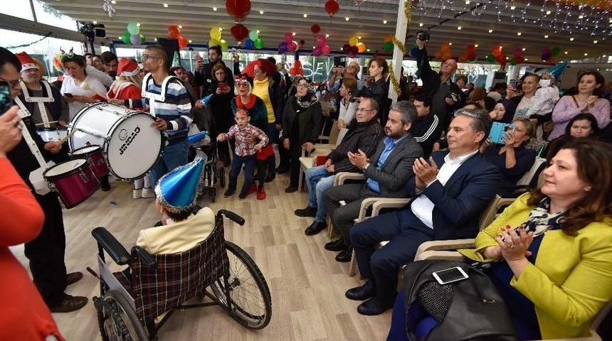 Engelsiz Kafe&rsquo;de Yılbaşı Partisi