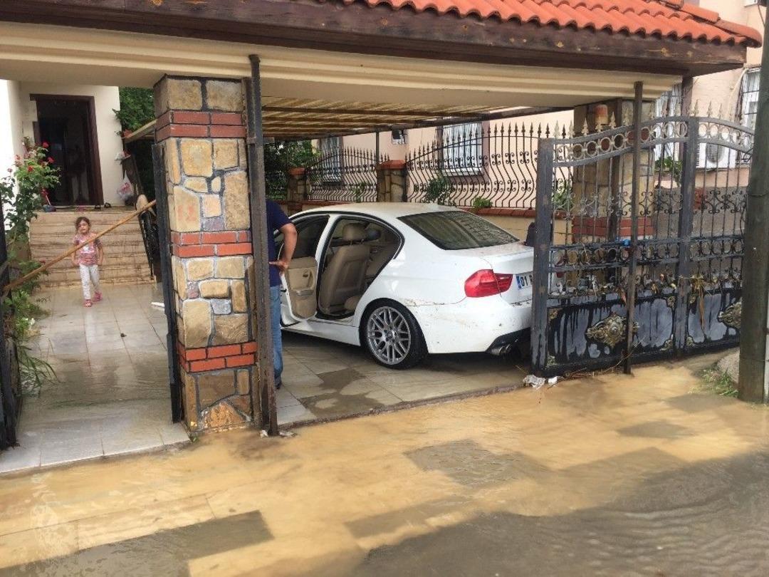 Adana&rsquo;da Şiddetli Yağmur Evleri Sular Altında Bıraktı