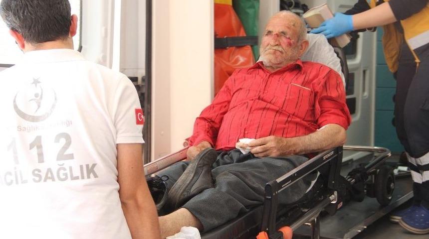 Motosiklet Yayaya &Ccedil;arptı: 2 Yaralı