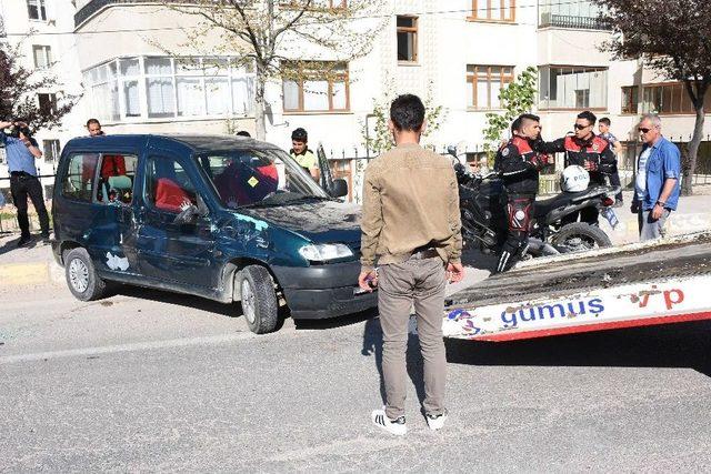 Ehliyetsiz Sürücü Polisten Kaçtı, Kaza Yaptı: 5 Yaralı
