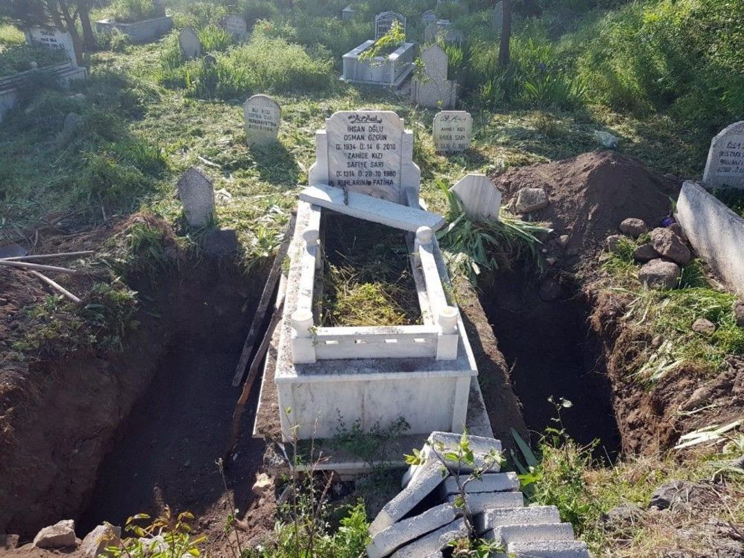 Eşi Ve Oğlu Da Trafik Kazasında Hayatını Kaybetti