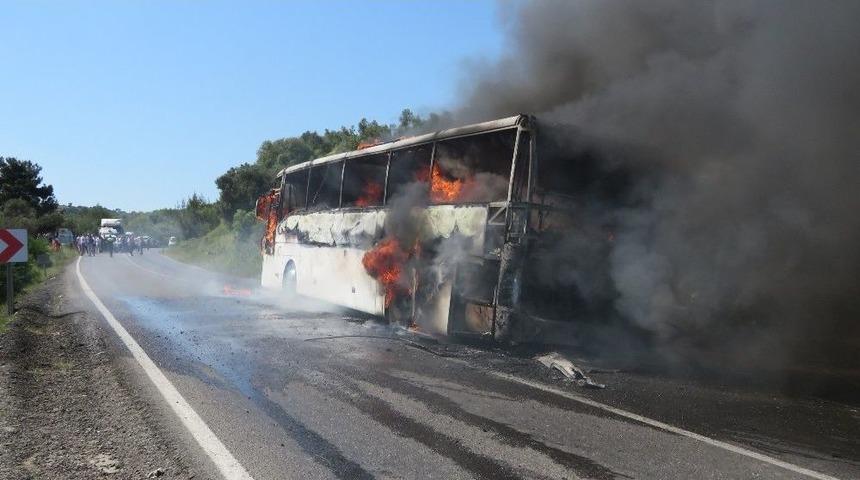Anzakları Taşıyan Tur Otob&uuml;s&uuml; Yandı