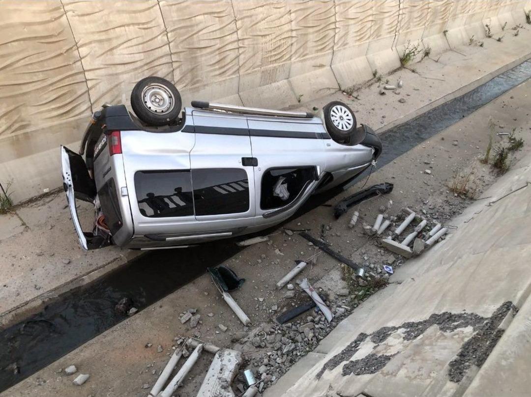 Sultanbeyli&rsquo;de Otomobil Dereye U&ccedil;tu: 1 Yaralı