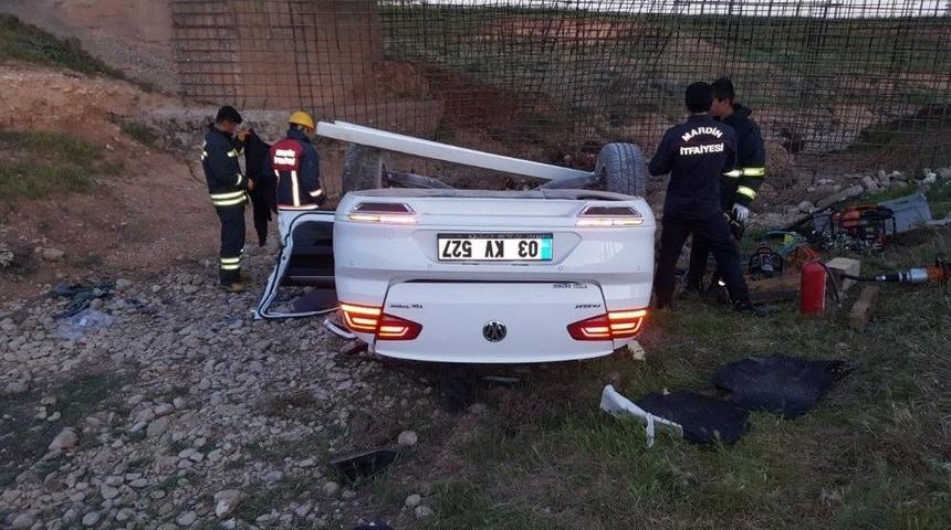 Otomobil K&ouml;pr&uuml;den U&ccedil;tu: 1 &Ouml;l&uuml;, 1 Yaralı