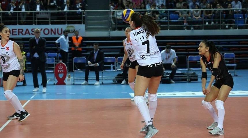 Vestel Ven&uuml;s Sultanlar Ligi: Eczacıbaşı Vitra: - Vakıfbank: 3