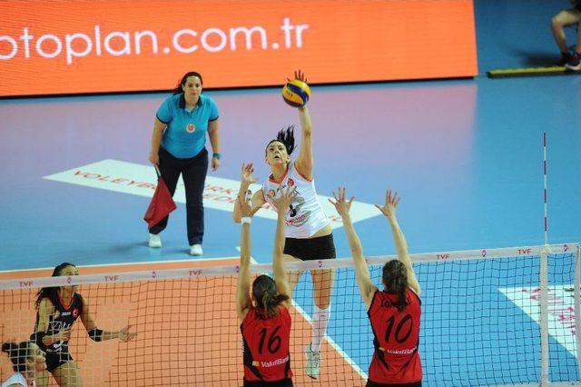 Vestel Venüs Sultanlar Ligi: Eczacıbaşı Vitra: - Vakıfbank: 3