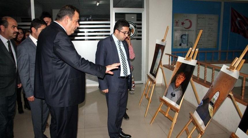 Midyat&rsquo;ta Başarılı &Ouml;ğrencilere Fotoğraf Makinesi Hediye Edildi