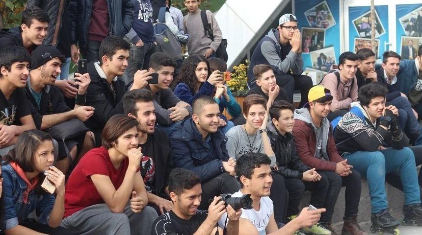 Kahramanmaraş&rsquo;ta Gen&ccedil;ler H&uuml;nerlerini Sergiledi