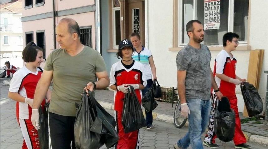 Sporculardan &Ccedil;evre Temizliği