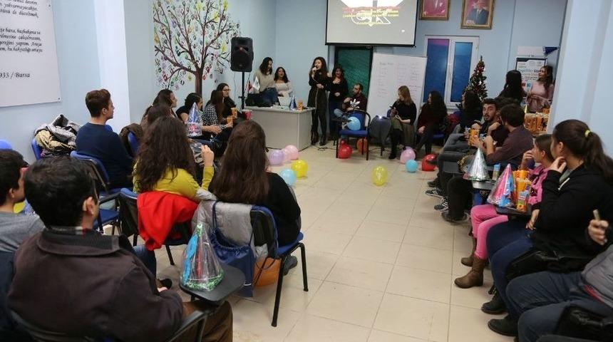 Gen&ccedil;lik Merkezlerinde Yeni Yıl Coşkusu