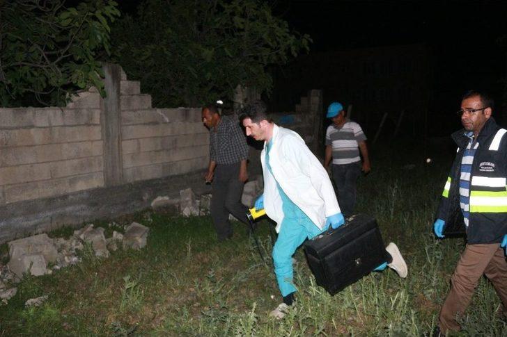 Enkaz Altında Kalan Köpek 16 Saat Sonra Çıkarıldı G2