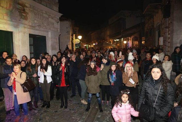 Urla Sanat Sokağında Yeni Yıl Coşkusu