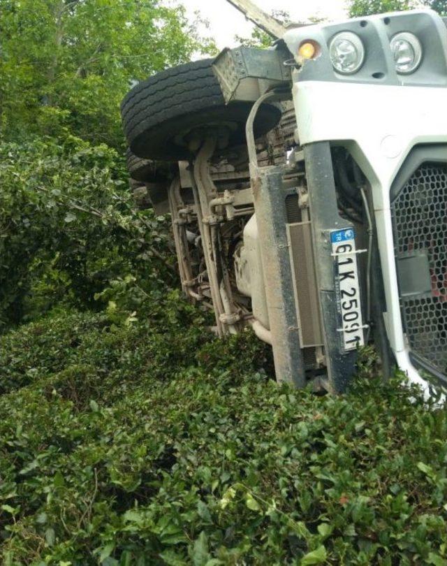 Beton Mikseri Çay Bahçesine Devrildi: 1 Ölü