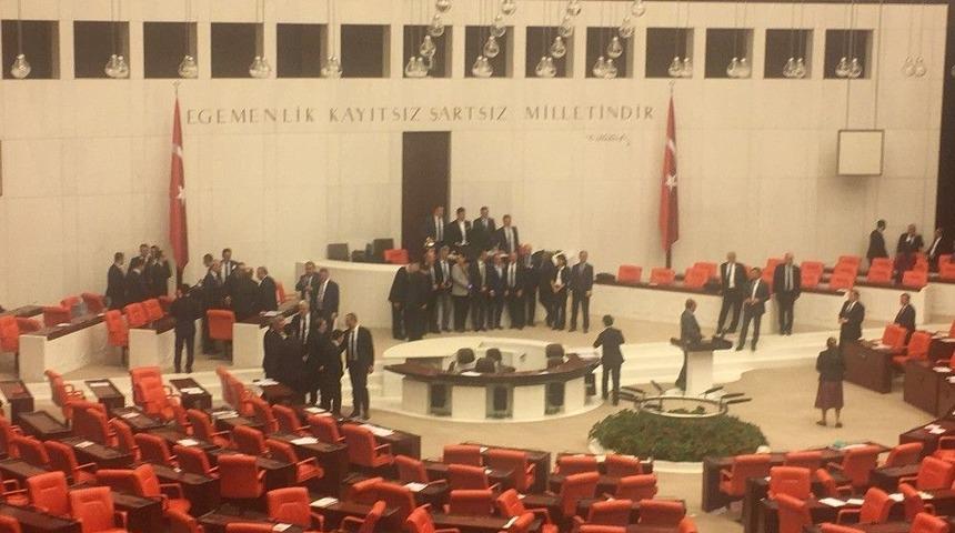 Milletvekilleri Genel Kurulu Oturumu Bittikten Sonra Fotoğraf &Ccedil;ektirdiler