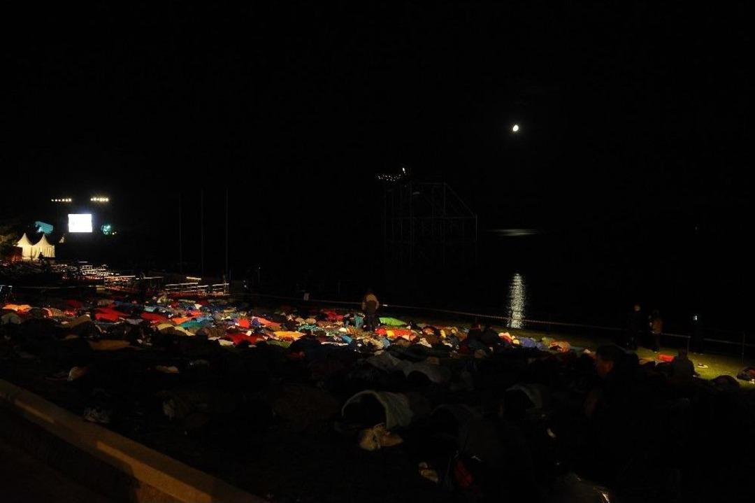 Anzaklar Uyku Tulumlarının İ&ccedil;erisinde Ayini Bekliyor