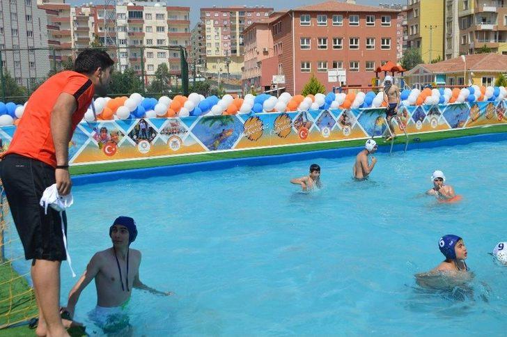 Mahalleye Kurulan Havuzla Lisanslı Sporcu Oldular G3
