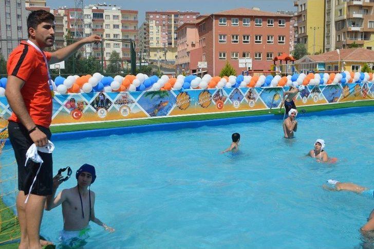 Mahalleye Kurulan Havuzla Lisanslı Sporcu Oldular G4