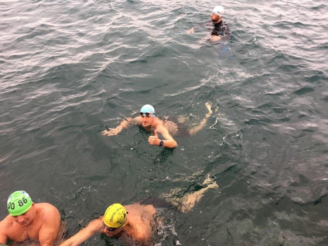 2018&rsquo;i Boğaz&rsquo;ın Serin Sularına Girerek Kutladılar