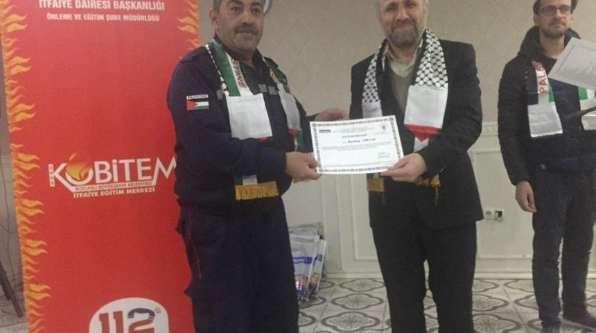 Filistinli İtfaiyeciler Eğitimlerini Tamamladı