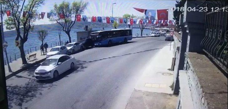 (özel Haber) Sarıyer’de Kontrolden Çıkan Halk Otobüsü Park Halindeki 4 Aracı Biçti G1