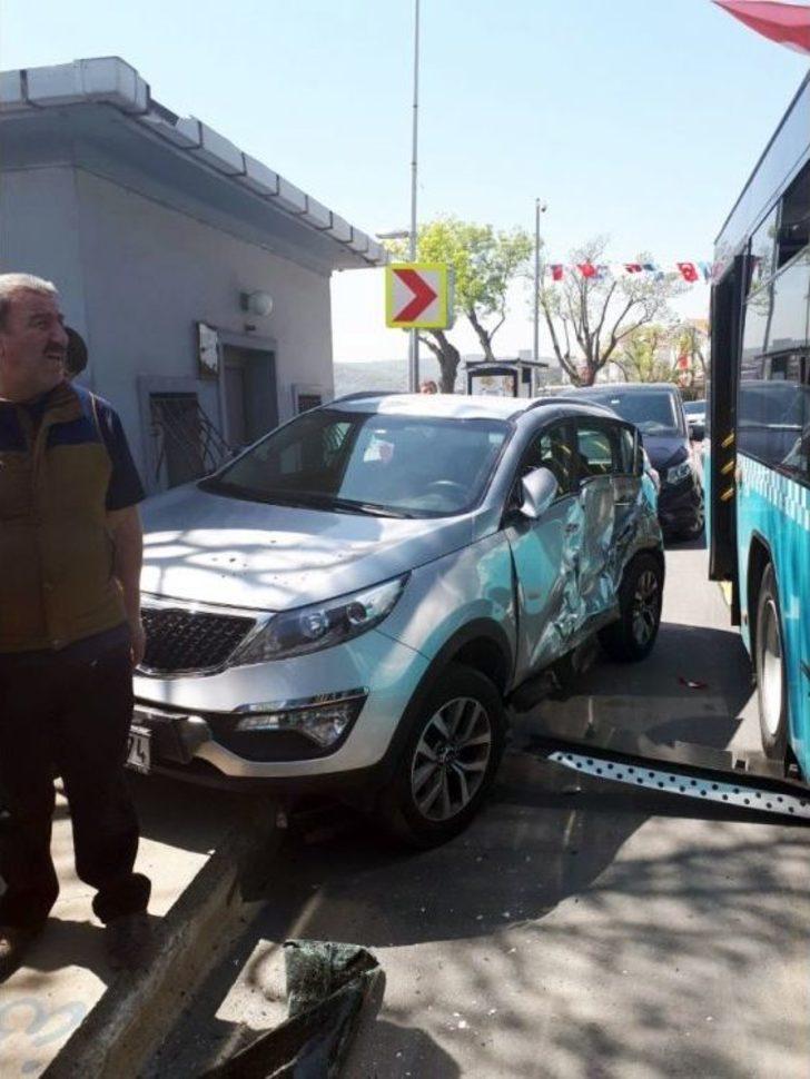 (özel Haber) Sarıyer’de Kontrolden Çıkan Halk Otobüsü Park Halindeki 4 Aracı Biçti G3