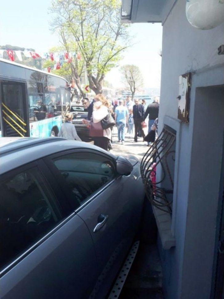 (özel Haber) Sarıyer’de Kontrolden Çıkan Halk Otobüsü Park Halindeki 4 Aracı Biçti G4