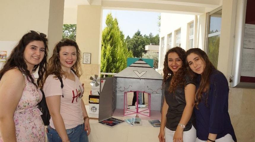 Eğitim Fakültesi Öğrencileri Bilimsel Projelerini Sergiledi