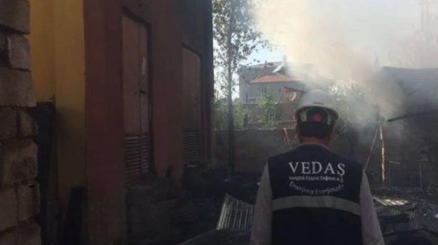 Van&rsquo;da K&ouml;m&uuml;rl&uuml;k Ve Depo Yangını