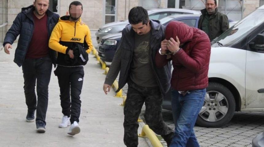 Yılbaşı &Ouml;ncesi Uyuşturucu Paketlerken Yakalandılar: 4 G&ouml;zaltı