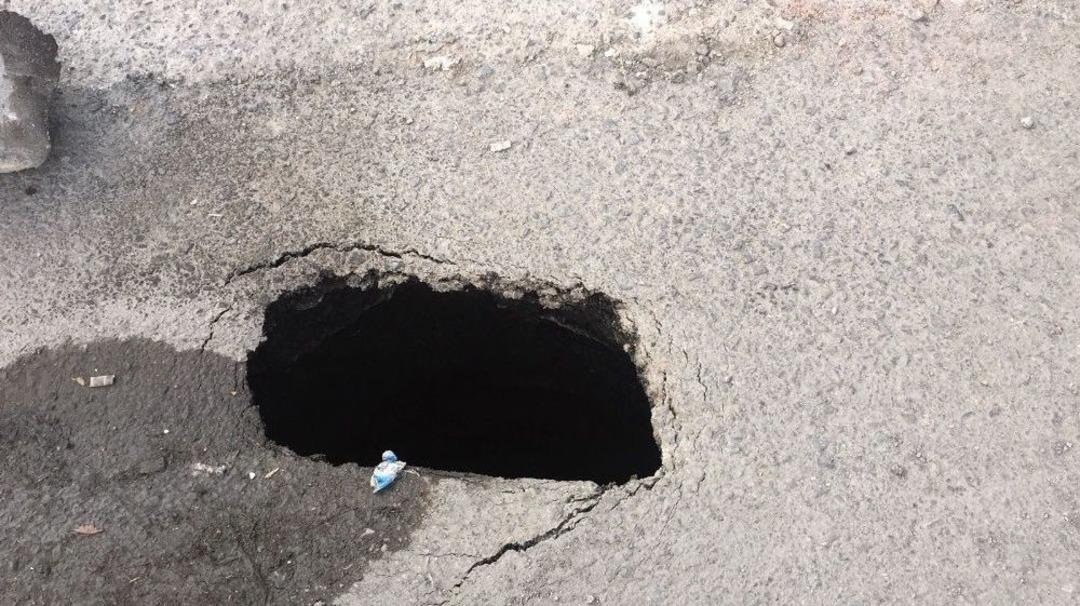 Zonguldak&rsquo;ta Asfalt &Ccedil;&ouml;kt&uuml;, 10 Metrelik &Ccedil;ukur Oluştu